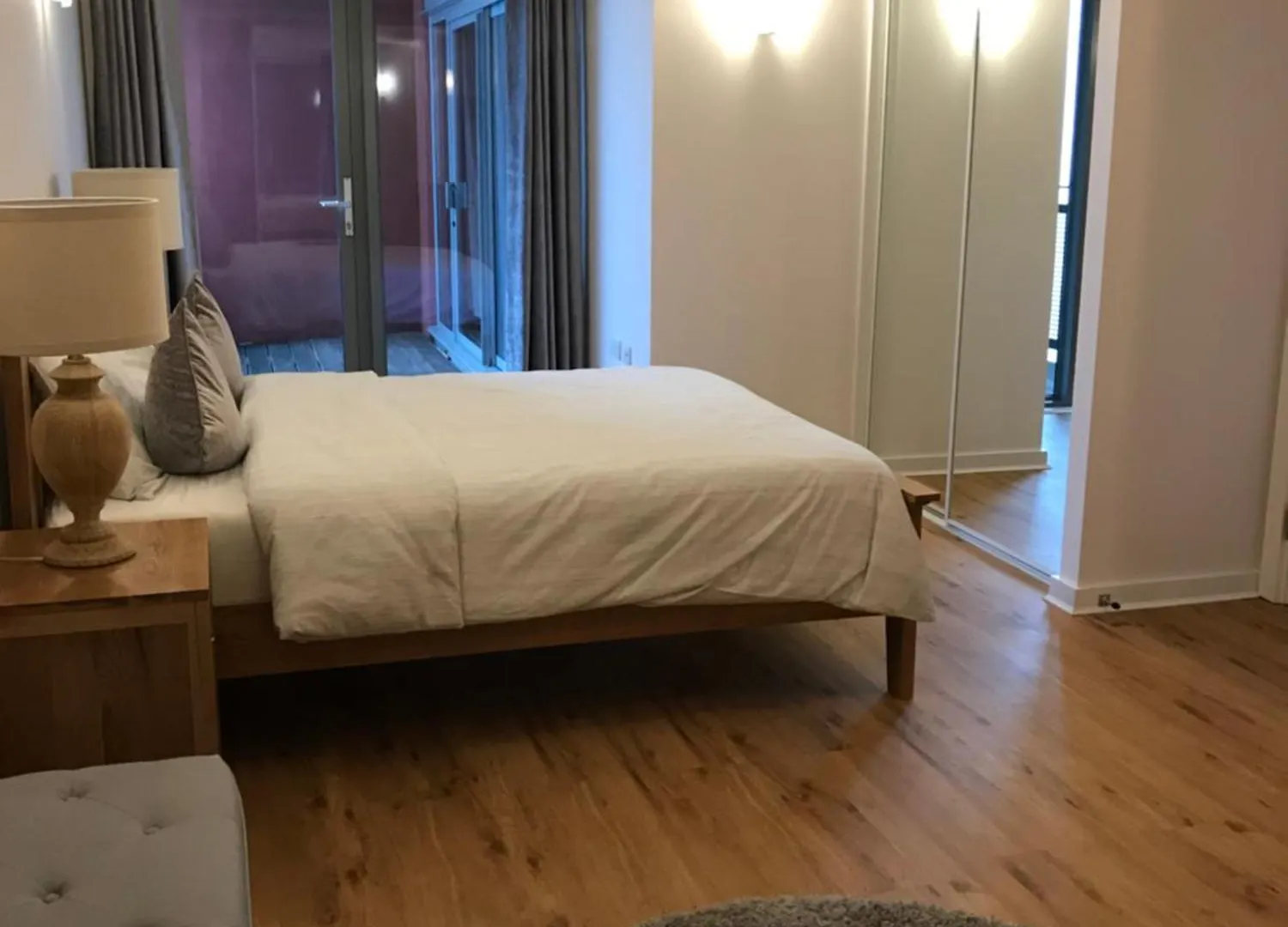California Building Apartment London